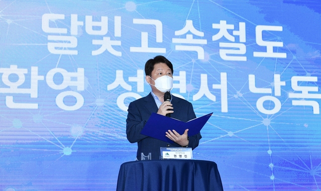 ▲ 권영진 대구시장은 “대구와 광주 간에 더욱 견고해진 연대와 협력의 힘으로, 달빛고속철도 건설을 앞당기고, 2038년 대구-광주 하계 아시안게임 공동유치 또한 실현시켜 영호남의 상생발전에 박차를 가할 것”이라고 밝혔다.ⓒ대구시