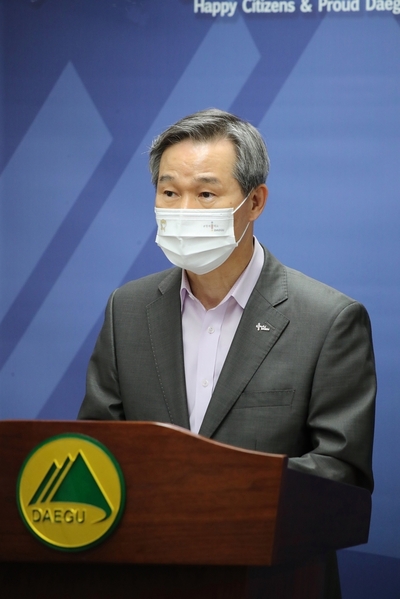 ▲ 채홍호 대구시 행정부시장이 7일 대구시청에서 국가기증 이건희 소장품의 활용방안에 관한 문화체육관광부의 발표와 관련, 대구시는 대구·경북 시·도민뿐만 아니라 비수도권 국민 모두에게 깊은 상처와 실망을 안긴 결정이라고 깊은 유감을 표명했다.ⓒ대구시