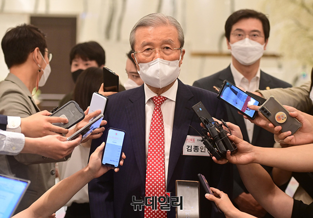 ▲ 7일 오전 서울 여의도 중소기업중앙회에서 열린 '희망오름 포럼' 출범식에 참석한 김종인 전 국민의힘 비상대책위원장. ⓒ정상윤 기자