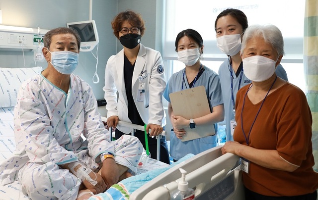 ▲ 세종충남대병원 개원 최초로 신장 장기이식 수술을 받고 건강을 회복 중인 A씨.ⓒ세종충남대병원