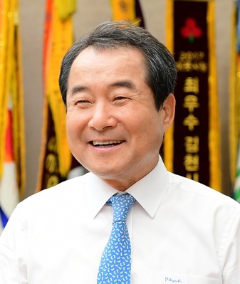 ▲ 김충섭 김천시장이 일본 정부의 후쿠시마 원전 오염수 해양방류 결정을 규탄하고 철회를 촉구하는 릴레이 챌린지에 7월 7일 동참했다.ⓒ김천시