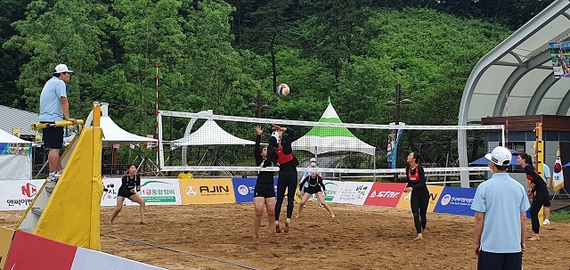 ▲ 군위 삼국유사 전국여자 비치발리볼대회 경기 모습.ⓒ군위군