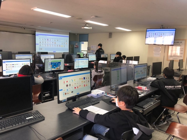 ▲ 한밭대학교가 지역 초등학생들을 대상으로 ‘제3회 청소년 IT 캠프'를 개최한다.ⓒ한밭대