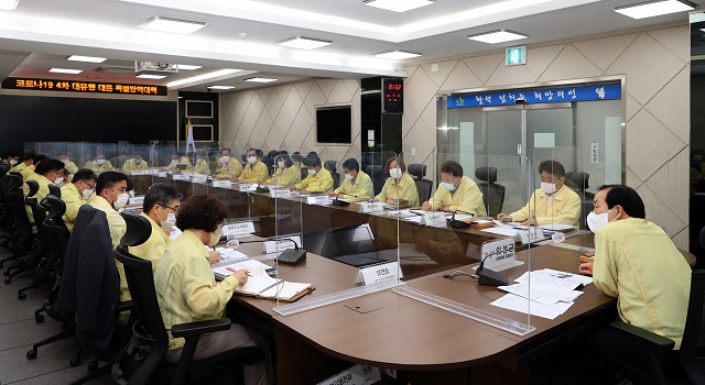 ▲ 김주수 군수는 코로나19 4차 대유행과 관련해 선제적 대응을 통한 유입 차단에 최선을 다하고자 점검회의를 개최했다.ⓒ의성군