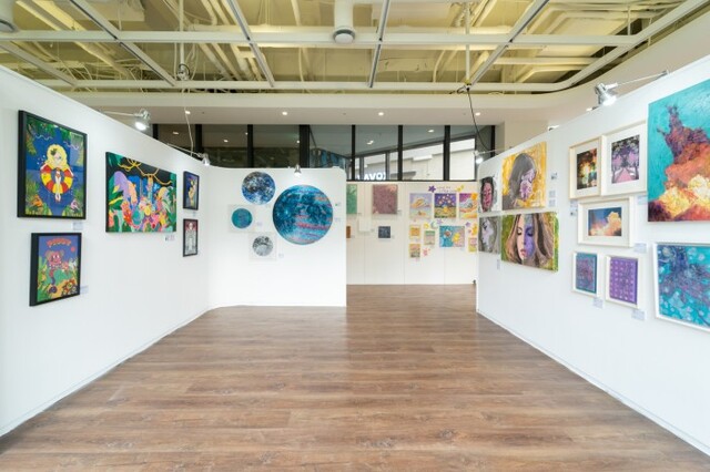 ▲ 앨리웨이 광교 '2021 작가 미술장터 스텝 바이 스텝(Step-by=Step)' 전시 현장.ⓒ앨리웨이