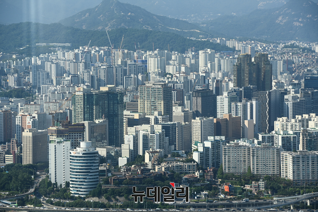 ▲ 서울 여의도 63스퀘어에서 바라보는 한강 인근 전경.ⓒ강민석 기자