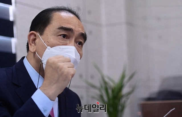 ▲ 15일 오후 강남에 위치한 지역구 사무실에서 본지와 만나 인터뷰 중인 태영호 국민의힘 의원. ⓒ정상윤