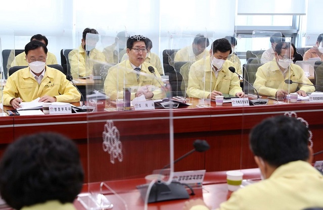 ▲ 양승조 충남도지사가 19일 도청에서 실국원장회의를 주재하고 있다.ⓒ충남도