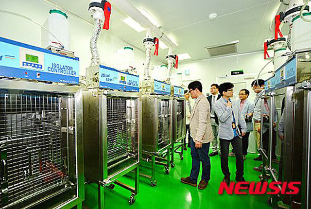 ▲ 2015년 6월 충북 청주 오창과학단지에 문을 연 생물안전단계 3등급(ABSL 3) 영장류 연구시설. 중국의 영장류 연구시설이 어느 수준인지는 확인되지 않는다. ⓒ뉴시스. 무단전재 및 재배포 금지.