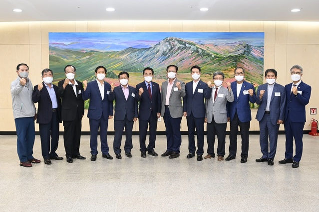 ▲ 전국 228개 시‧군‧구 체육회장협의회(회장 곽종배, 인천 연수구체육회장)는 전국 지방체육회간 상호협력과 체육발전 도모를 목적으로 지난 16일 달성군 비슬산에 위치한 호텔아젤리아에서 2020~2021년도 총회를 개최했다.ⓒ달성군