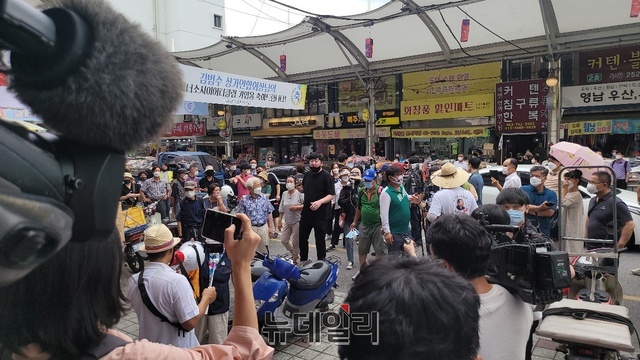 ▲ 일부 보수 유튜버들과 태극기부대 회원들은 윤 전 총장이 “박근혜 전 대통령을 구속시켰다”며 반대 목소리를 냈다.ⓒ뉴데일리