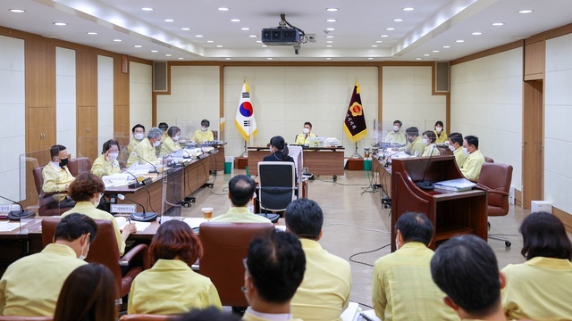 ▲ 대구광시의회 예산결산특별위원회(위원장 김지만)은 19일 전체 회의를 열어, ’2021년도 대구광역시 제2회 추가경정예산안 및 기금운용계획 변경안‘에 대한 심사를 하고 기정예산 9조 6522억 원보다 4155억 원 증액된 10조 677억 원의 추경예산안을 ‘수정가결’ 했다.ⓒ대구시의회