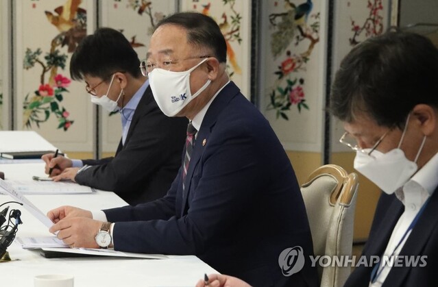 ▲ 부동산시장 점검 관계장관회의에서 발언하는 홍남기 부총리.ⓒ연합뉴스