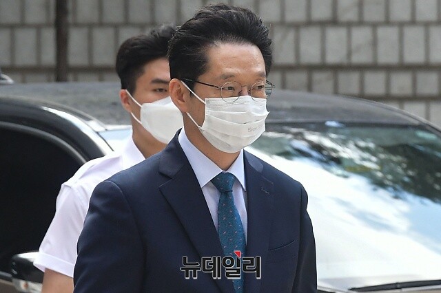 ▲ 김경수 경남도지사. 김 지사는 '댓글 조작' 혐의로 21일 대법원에서 징역 2년형이 확정돼 지사직을 상실했다. ⓒ뉴데일리DB