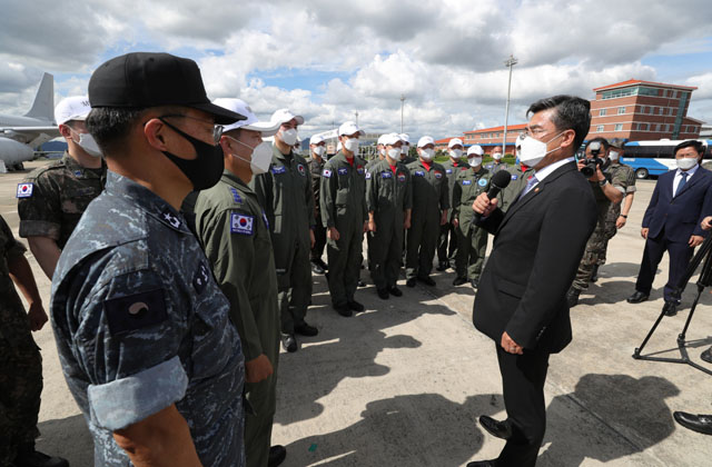 ▲ '오아시스 작전'에 앞서 장병들에게 훈시를 하는 서욱 국방장관. 사태 수습을 위해 세운 작전을 대대적으로 홍보하는 이유를 알 수 없다. ⓒ국방부 제공.