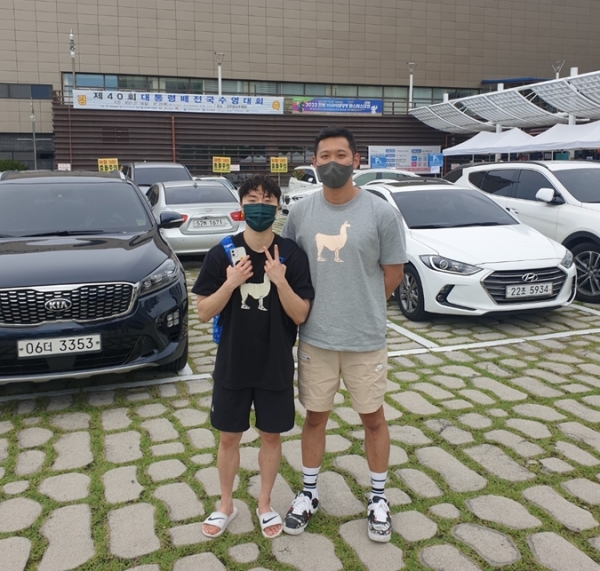 ▲ 대전시설관리공단 수영선수단 고미소 선수(오른쪽)와 조재현 수영감독.ⓒ대전시설관리공단