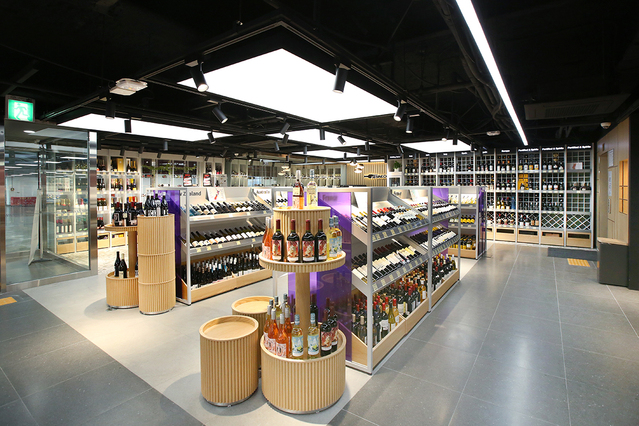 ▲ 가전양판점이 신규 출점을 막대한 비용 지출로 보고, 상대적으로 부담이 적은 리뉴얼로 사업 전략을 선회하고 있다. 관련 업계는 신종 코로나 바이러스 감염증(코로나19) 사태와 오프라인 점포 약진이 이런 사업 구조 전환에 영향을 미쳤다고 분석한다.ⓒ롯데하이마트