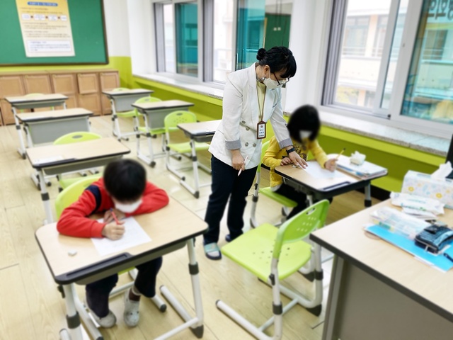 ▲ 경북교육청(교육감 임종식)은 코로나19 장기화에 따른 학습격차 우려 해소와 학습결손 예방을 위해 여름방학 동안 기초학력 총력 지원에 나선다.ⓒ경북교육청