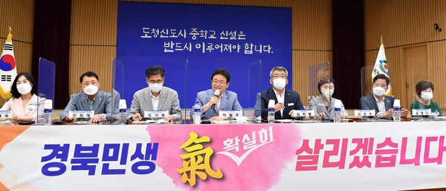 ▲ 경상북도(도지사 이철우)는 22일 예천군청 회의실에서 열아홉 번째 ‘새바람 행복버스 현장 간담회’를 가졌다.ⓒ경북도