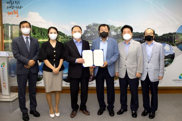 ▲ 충북 제천시가 22일 ㈜아이에스케미칼과 제천 제3산업단지 공장 신설 투자협약을 가졌다.ⓒ제천시