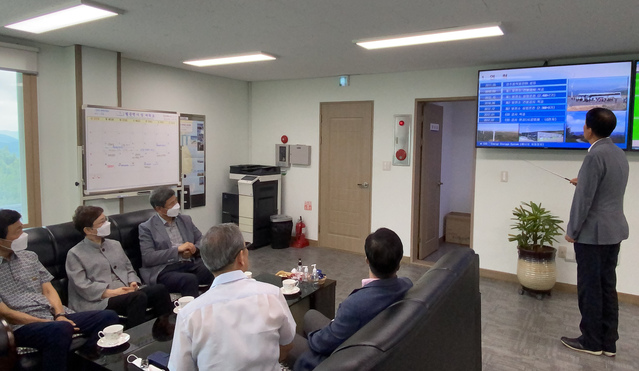 ▲ 경주풍력단지 특별점검을 실시중인 동서발전 ESG위원회 ⓒ동서발전 제공