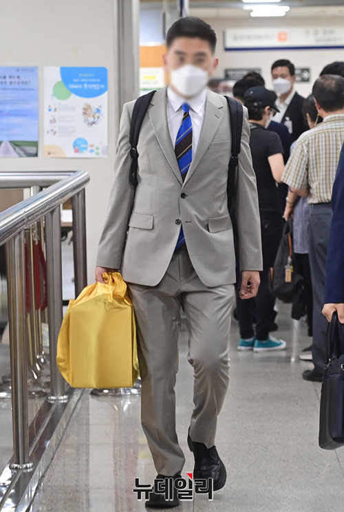 ▲ 이동재 전 채널A 기자가 23일 오후 서울 서초구 서울중앙지법에서 열린 최강욱 열린민주당 대표 재판에 증인으로 출석하고 있다. ⓒ정상윤 기자