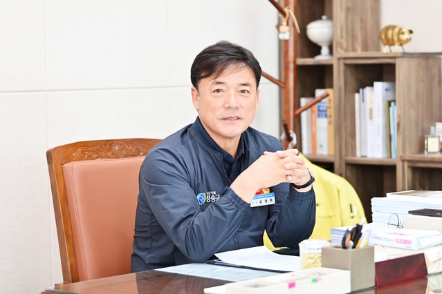 ▲ 청송군(군수 윤경희)은 ‘함께여서 따뜻한 나눔 복지’라는 군정목표 아래, 민선7기 3년 동안 지역 주민의 욕구를 반영하는 다양한 복지정책을 추진해 군민 모두가 행복한 포용적 복지실현을 위한 기틀을 마련했다.ⓒ청송군