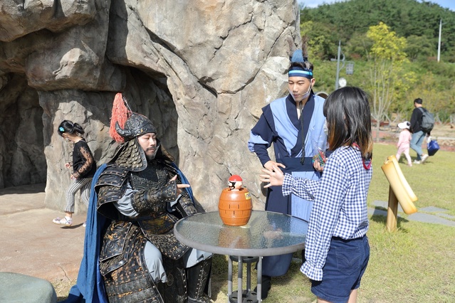 ▲ 청도우리정신문화재단(이사장 이승율 청도군수)은 오는 7월 26일부터 청도신화랑풍류마을 일원에서 펼쳐지는 ‘휘영청 달밤에’ 야간관광 프로그램 참가자를 모집한다.ⓒ청도군