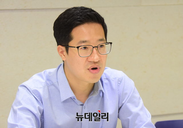 ▲ 임현호 한국투자증권 차장이 지난 20일 서울 광진구 소재 한국투자증권 건대역지점에서 본지와 인터뷰를 하고 있다. ⓒ이종현 기자