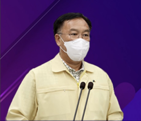 ▲ 김진하 양양군수가 24일 사회적 거리두기 4단계 격상과 관련해 긴급 브리핑을 하고 있다.ⓒ양양군