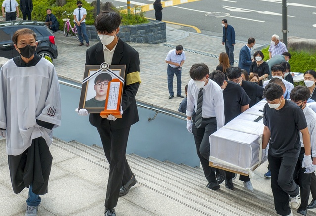 ▲ 고(故) 유준범 씨가 고교 친구들에게 어려운 이웃을 위해 봉사하는 삶을 살겠다는 꿈을 대신 이루어 달라는 유언장을 남긴 채 하늘의 별이 됐다.ⓒ칠곡군