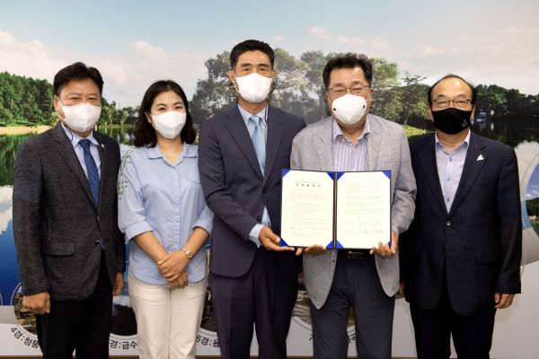 ▲ 충북 제천시가 26일 선우철강㈜과 제3산업단지에 150억 원 규모의 공장신설 투자협약을 가졌다.ⓒ제천시