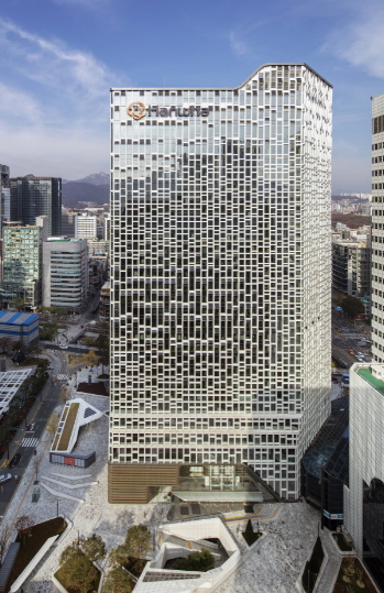 ▲ '의리의 아이콘'으로 통하는 김 승연 한화그룹 회장이 8월 1일 취임 40주년을 맞는다.