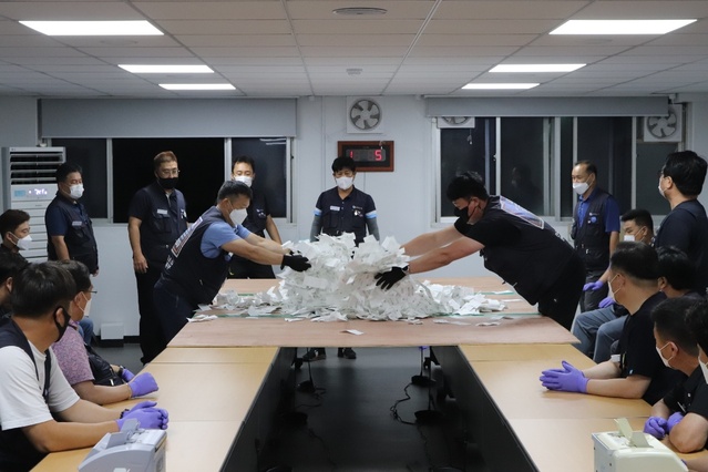 ▲ 현대차 노조가 28일 개표를 하는 모습. ⓒ현대차 노조