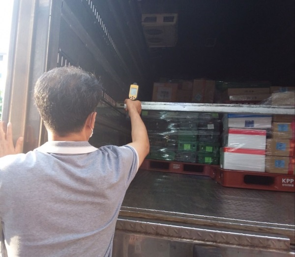 ▲ 식품유통업체 운반차량 식품안전 점검 모습.ⓒ대전 중구