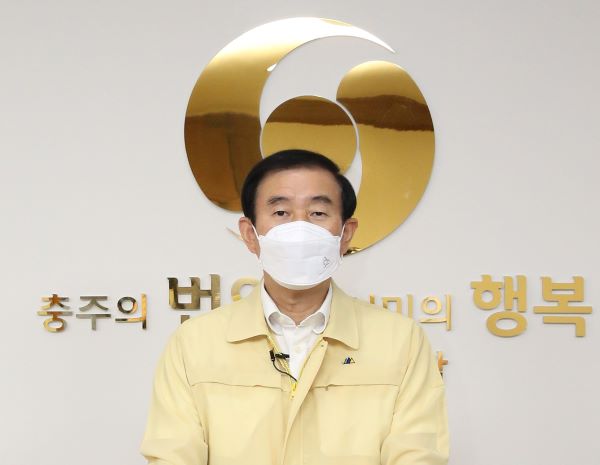 ▲ 조길형 충북 충주시장이 2일 코로나19 관련 비대면 브리핑을 가졌다.ⓒ충주시