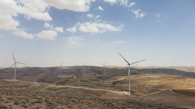 ▲ 상업운전에 돌입한 요르단 타필라 풍력발전소. ⓒ DL에너지