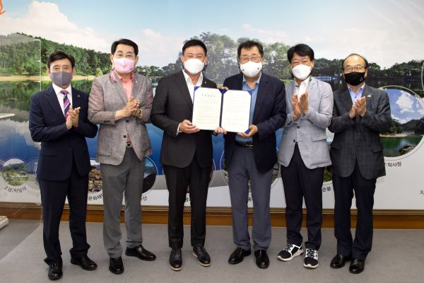 ▲ 제천시가 4일 제1산업단지 입주기업인 ㈜유유제약과 70억  원 규모의 제천공장 증설 투자협약을 가졌다.
ⓒ제천시