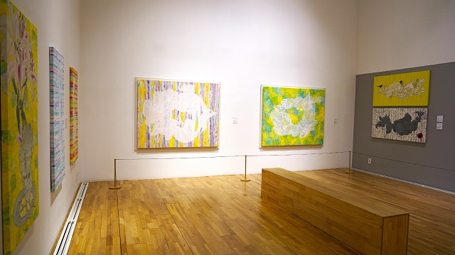 ▲ 솔거미술관 한국화 특별전 ‘산모롱이 느린 선 하나’ 전시 중 이은호 작가의 작품이 전시된 제 2전시관 전경.ⓒ경주엑스포