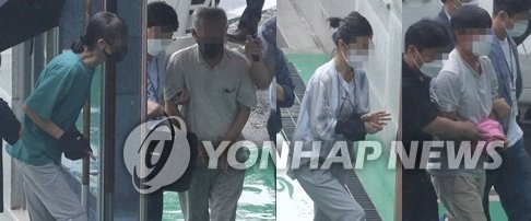 ▲ 지난 2일 오후 북한의 지령을 받아 미국산 스텔스 전투기 도입 반대 활동을 했다는 의혹을 받는 충북 청주 지역 시민단체 관계자 4명이 구속 전 피의자 심문(영장실질심사)을 위해 법정에 출석하고 있다. ⓒ연합뉴스