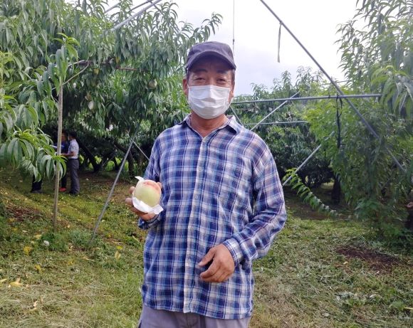 ▲ 옥천군 제9대 복숭아왕으로 선정된 김흥식 씨.ⓒ옥천군