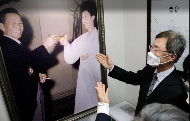 ▲ 최재형 국민의힘 대선 예비후보가 6일 경상북도 구미 상모동 박정희 전 대통령 생가를 방문했다.ⓒ사진=최재형 캠프