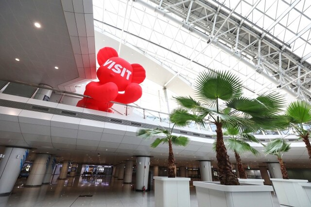 ▲ '문화유산 방문 캠페인' 인천공항 베어벌룬 전시.ⓒ한국문화재재단
