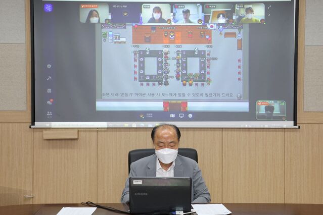 ▲ 조봉환 소진공 이사장이 직접 게더타운 내 주니어보드에 참석한 모습 ⓒ소진공 제공