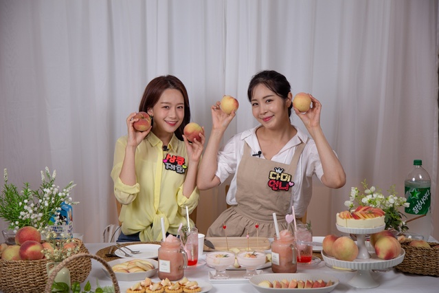 ▲ 청도군(군수 이승율)은 지역의 농·특산물의 소비촉진 및 유통활성화를 위해 라이브(LIVE)커머스를 활용한 농산물 판로 개척에 나섰다.ⓒ청도군