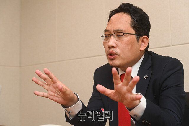 ▲ 제40대 대한의사협회장을 지낸 최대집 대선 예비후보가 10일 오후 서울 중구 뉴데일리 사무실에서 본지와 인터뷰를 하고 있다.ⓒ강민석 기자