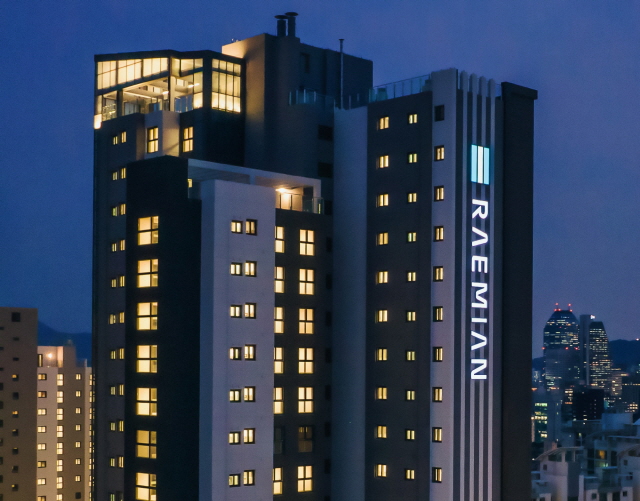 ▲ 신규 BI를 적용한 래미안 라클래시 외벽. ⓒ 삼성물산