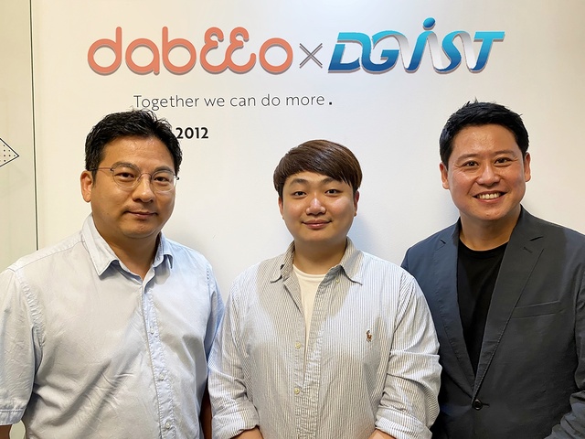 ▲ (좌측부터) DGIST 황재윤 교수, 이경수 석박통합과정생, 다비오 박주흠 대표.ⓒDGIST