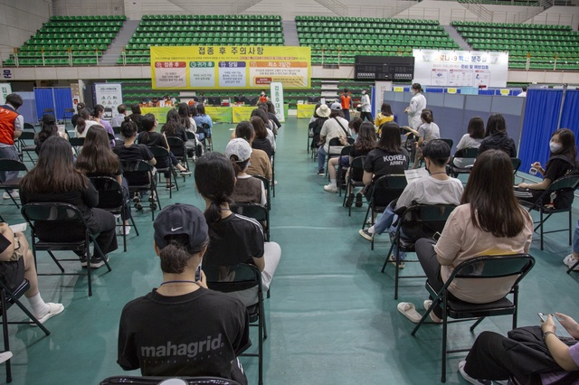 ▲ 신규 확진자가 처음으로 2천 명을 넘어선 가운데 영주시가 백신접종에 속도를 내면서 시민 전체의 50%가 1차 접종을 완료했다.ⓒ영주시