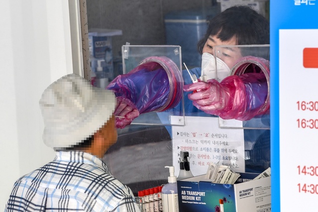 ▲ 경북 영주시가 휴가 후 일상 복귀 전 가족과 이웃, 직장 동료를 위해 코로나19 선제검사를 실시해 줄 것을 강력히 권고했다.ⓒ영주시